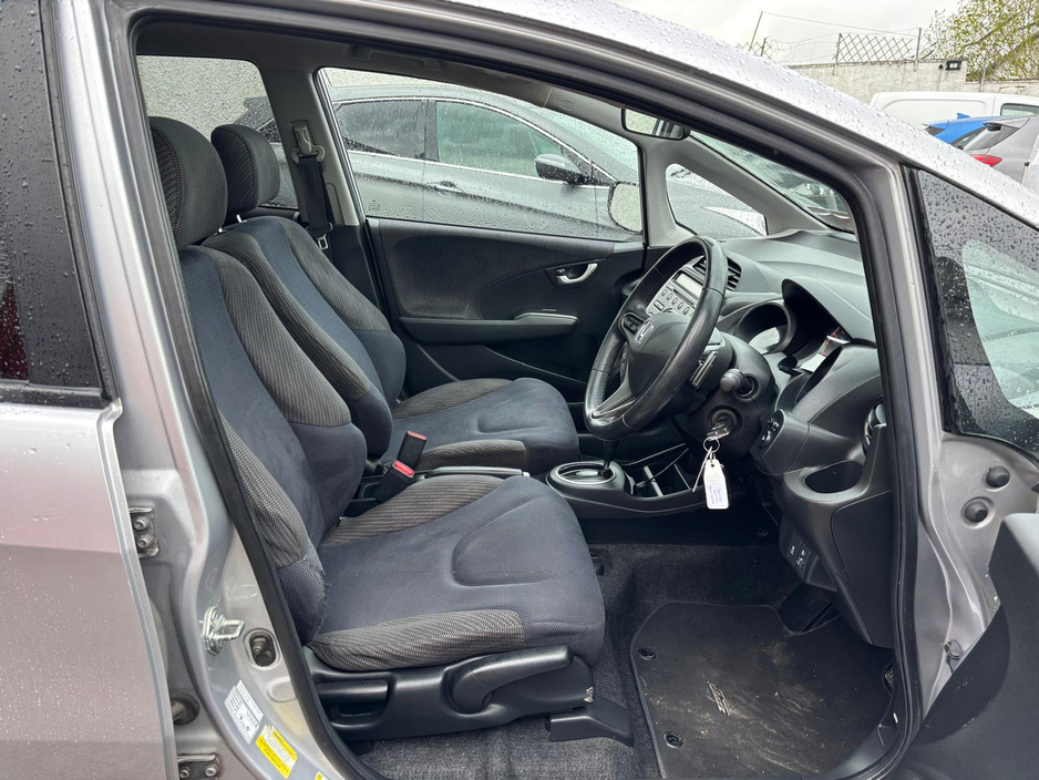 2014 Honda Jazz 1.3 litres Automatic - Image 11